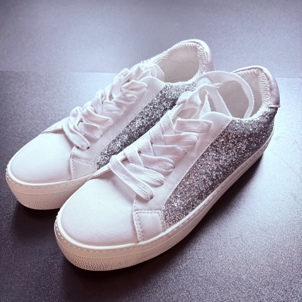 Aqua by Bloomingdales Play Distressed‎ Glitter Platform Sneakers size 8.5 silver